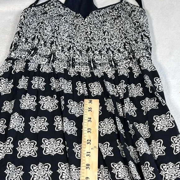 Band of Gypsies Maxi Dress Womens XS Black Ivory Smocked Medallion Pockets Boho - Picture 6 of 9